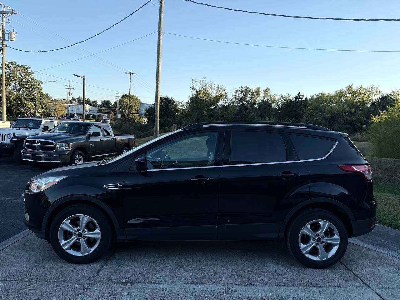 Used 2016 Ford Escape SE w/ Equipment Group 201A FWD image 2