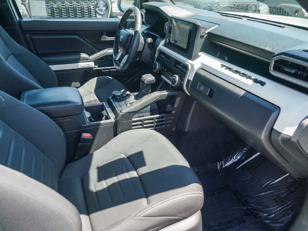 Used 2024 Toyota Tacoma TRD Off-Road AWD/4WD image 15