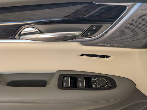 Used 2025 Cadillac XT6 Premium Luxury image 14