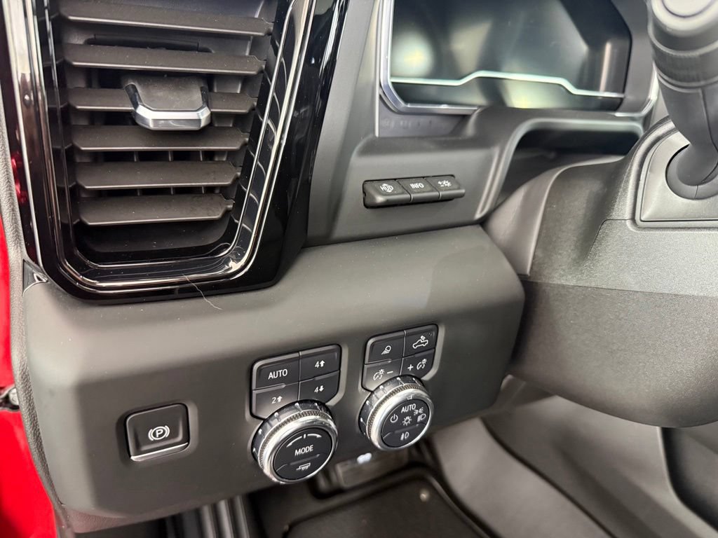 Used 2024 GMC Sierra 2500 AT4X AWD/4WD image 30
