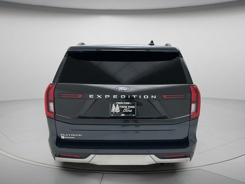 Used 2025 Ford Expedition Platinum w/ Driver's Package AWD/4WD image 6