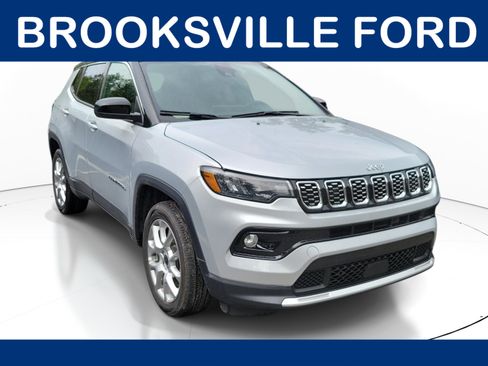 Used 2025 Jeep Compass Limited AWD/4WD image 1