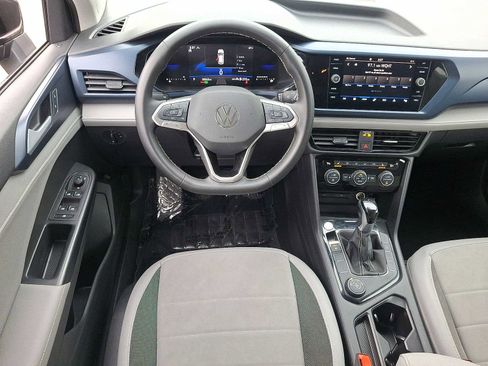 Used 2024 Volkswagen Taos SE image 19