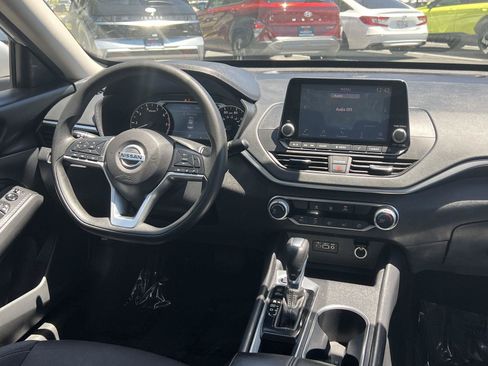 Used 2022 Nissan Altima 2.5 SV FWD image 23