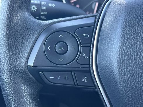 Used 2018 Toyota Camry LE image 9