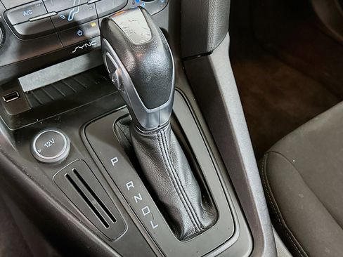 Used 2015 Ford Focus SE image 24