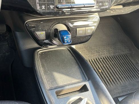 Used 2021 Toyota Prius L Eco image 10