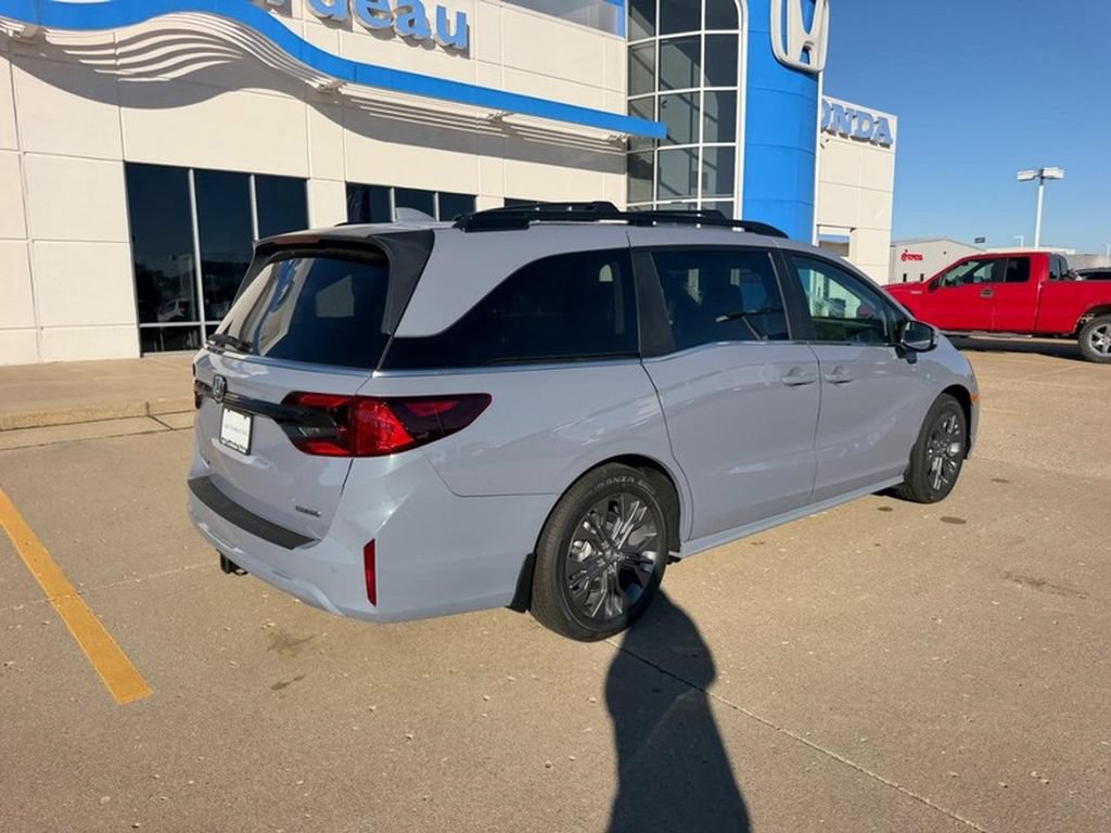 New 2027 Honda Odyssey Touring image 2