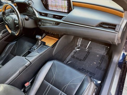 Used 2019 Lexus ES 300h FWD image 14