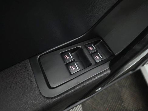 Used 2018 Volkswagen Beetle 2.0T SE FWD image 29