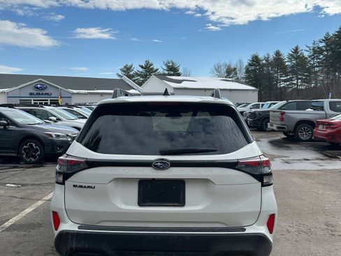Used 2025 Subaru Forester Premium image 5