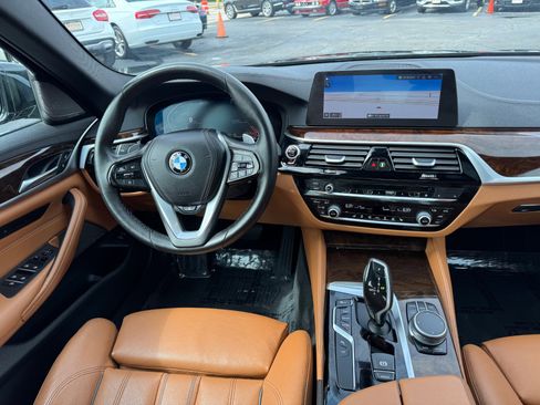 Used 2020 BMW 530i xDrive w/ Premium Package image 18