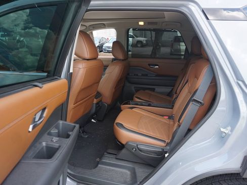 Used 2023 Nissan Pathfinder Platinum AWD/4WD image 15