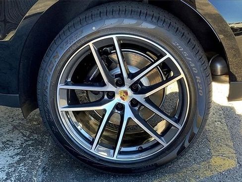 Certified 2026 Porsche Macan image 15