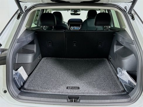 Used 2025 Volkswagen Tiguan SE image 15