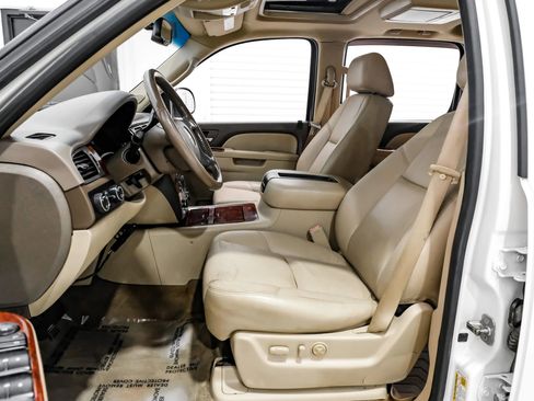 Used 2012 Chevrolet Avalanche LTZ image 40