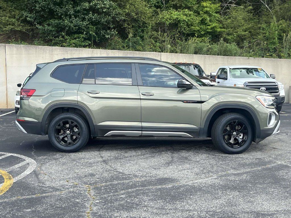 Used 2024 Volkswagen Atlas Peak Edition SE AWD/4WD image 2