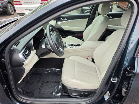 Used 2025 Genesis G70 2.5T AWD/4WD image 19