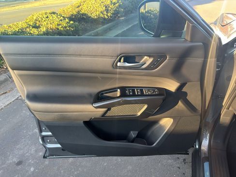 New 2026 Nissan Pathfinder Platinum image 17