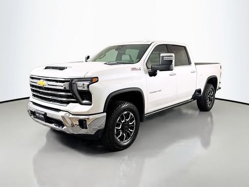 Used 2024 Chevrolet Silverado 2500 LTZ w/ LTZ Convenience Package AWD/4WD image 3