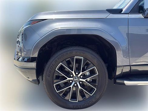 Used 2024 Lexus GX 550 w/ Accessory Package (Z1) AWD/4WD image 5