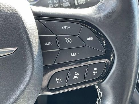 Used 2020 Chrysler Pacifica Touring-L Plus w/ Advanced Safetytec Group image 10