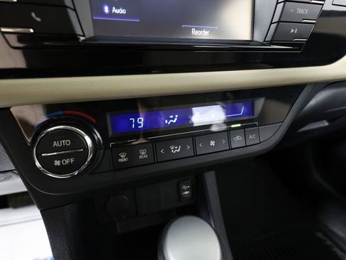 Used 2015 Toyota Corolla LE image 35