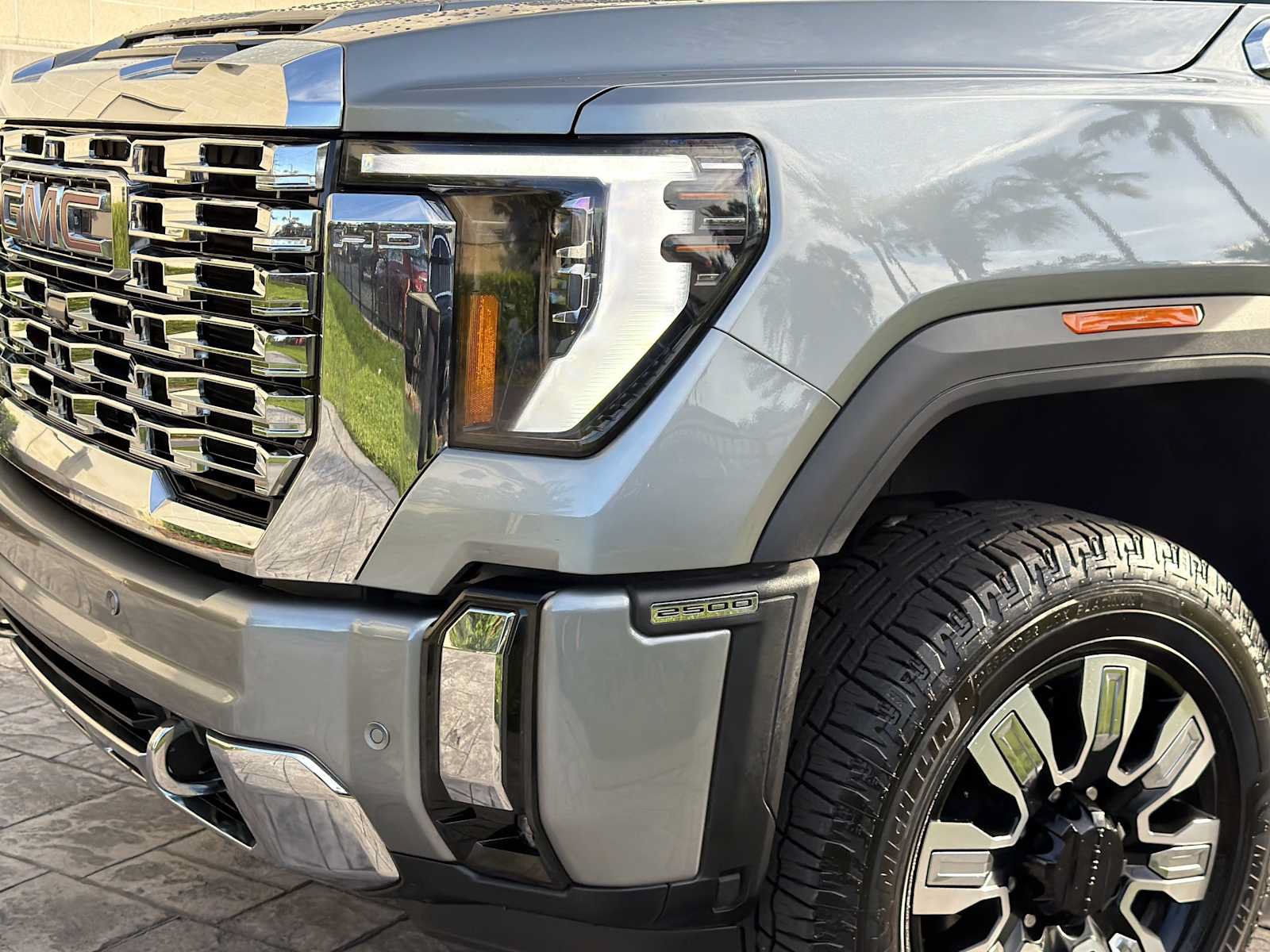 Used 2024 GMC Sierra 2500 Denali w/ Denali Reserve Package AWD/4WD image 9
