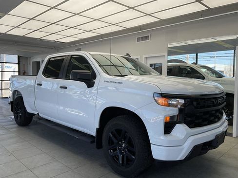Used 2022 Chevrolet Silverado 1500 Custom image 1