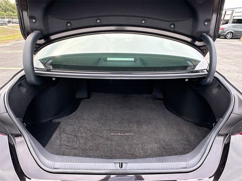 Used 2020 Toyota Avalon XLE image 25