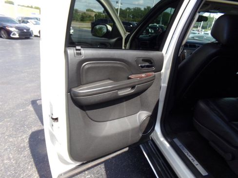 Used 2013 GMC Yukon XL Denali image 14