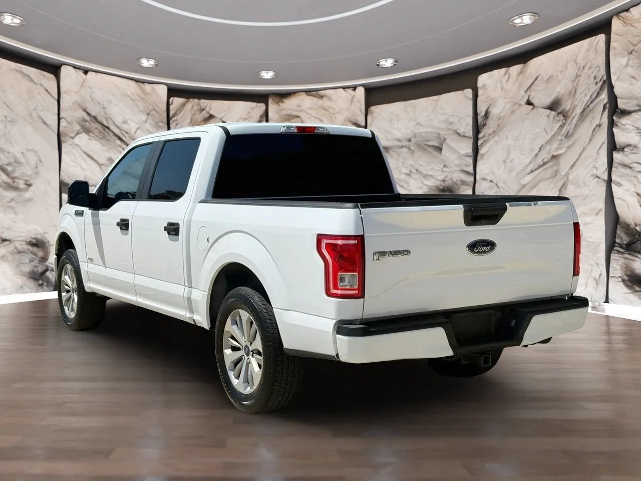 Used 2017 Ford F150 XL w/ Equipment Group 101A Mid RWD image 4
