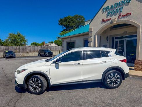 Used 2018 INFINITI QX30 Premium w/ Navigation Package AWD/4WD image 23