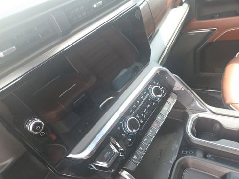 Used 2024 GMC Sierra 3500 Denali Ultimate AWD/4WD image 15