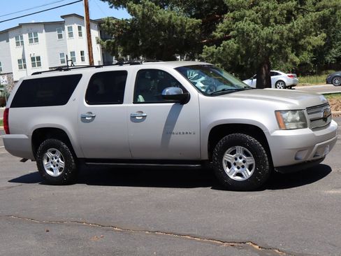 Used 2008 Chevrolet Suburban LT w/ LT Preferred Equipment Group AWD/4WD image 2