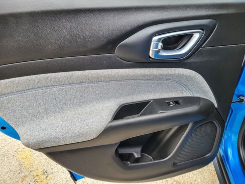 Used 2024 Jeep Compass Sport image 16