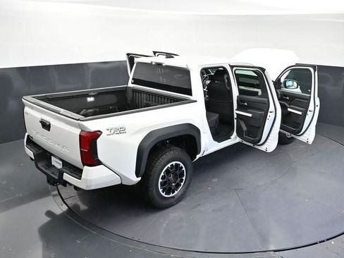Used 2024 Toyota Tacoma TRD Off-Road AWD/4WD image 43