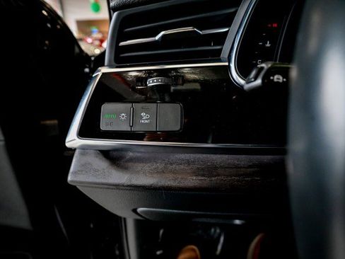 Used 2021 Audi Q7 3.0T Premium image 40