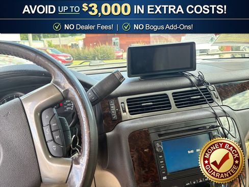 Used 2011 GMC Yukon XL Denali RWD image 30