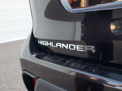 Used 2021 Toyota Highlander L FWD image 7
