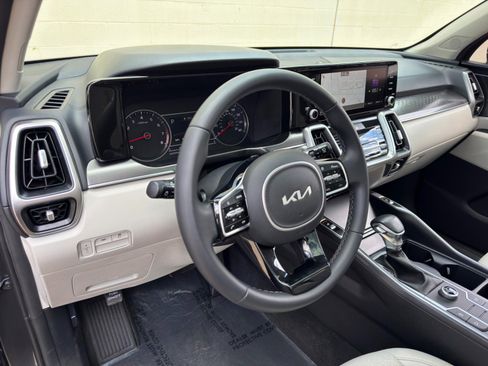 Used 2022 Kia Sorento S w/ Panoramic Sunroof Package FWD image 13