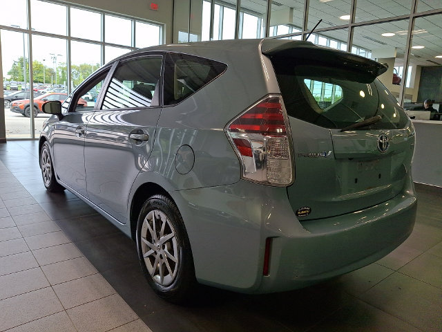 Used 2017 Toyota Prius V Two w/ Carpet Mat Package FWD image 4