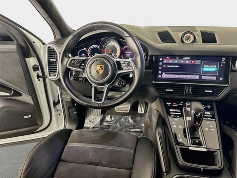 Used 2022 Porsche Cayenne GTS AWD/4WD image 25