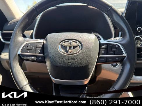 Used 2023 Toyota Highlander XLE AWD/4WD image 35