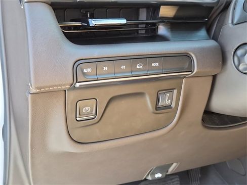 Used 2022 Cadillac Escalade Premium Luxury image 25