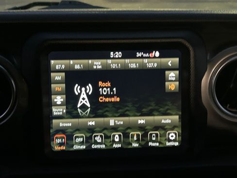 Used 2022 Jeep Wrangler Unlimited Sahara w/ Cold Weather Group image 19