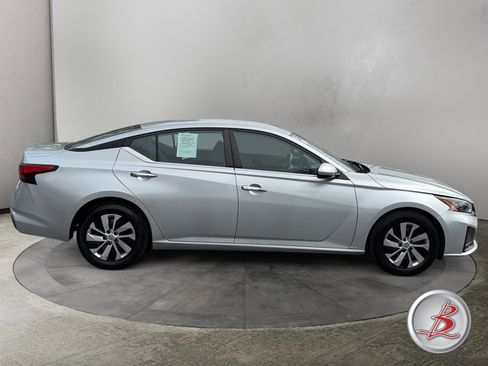 Used 2023 Nissan Altima 2.5 S FWD image 8