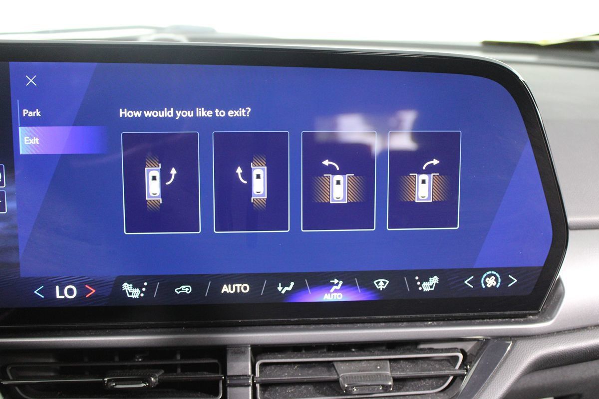 Used 2024 Chevrolet Equinox EV RS FWD image 16
