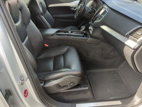 Used 2018 Volvo XC90 T5 Momentum w/ Convenience Package image 23