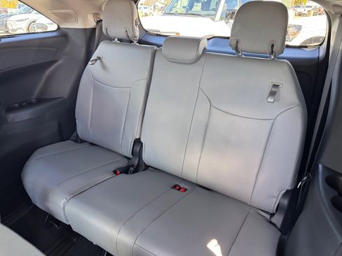 New 2026 Toyota Sienna XLE AWD/4WD image 31